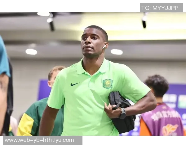 国安前锋法比奥在对阵大连英博比赛中戴帽当选中超第26轮最佳球员