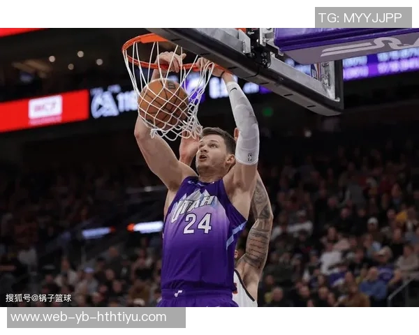 克拉克斯顿高效表现全队依赖他12投8中轻松砍下17分4篮板2助攻